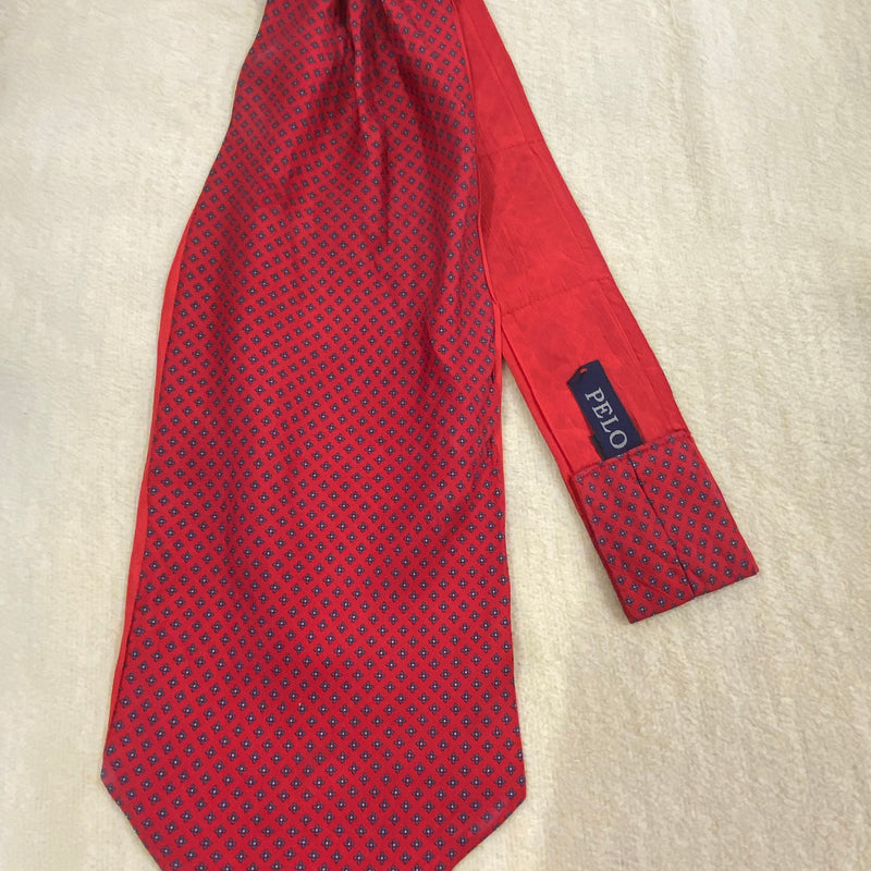 „Vintage Ascot Krawatte in Rot mit blauem Mikro-Muster“