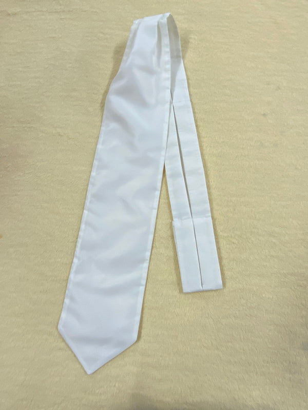 „Vintage Ascot Schal Herren in Weiß für festliche Mode“
