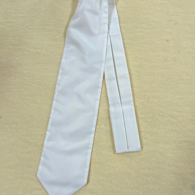 „Vintage Ascot Schal Herren in Weiß für festliche Mode“