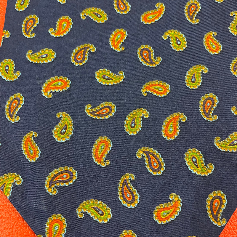 „Eleganter Vintage Ascot Schal im Gentleman Stil mit Paisley Muster“