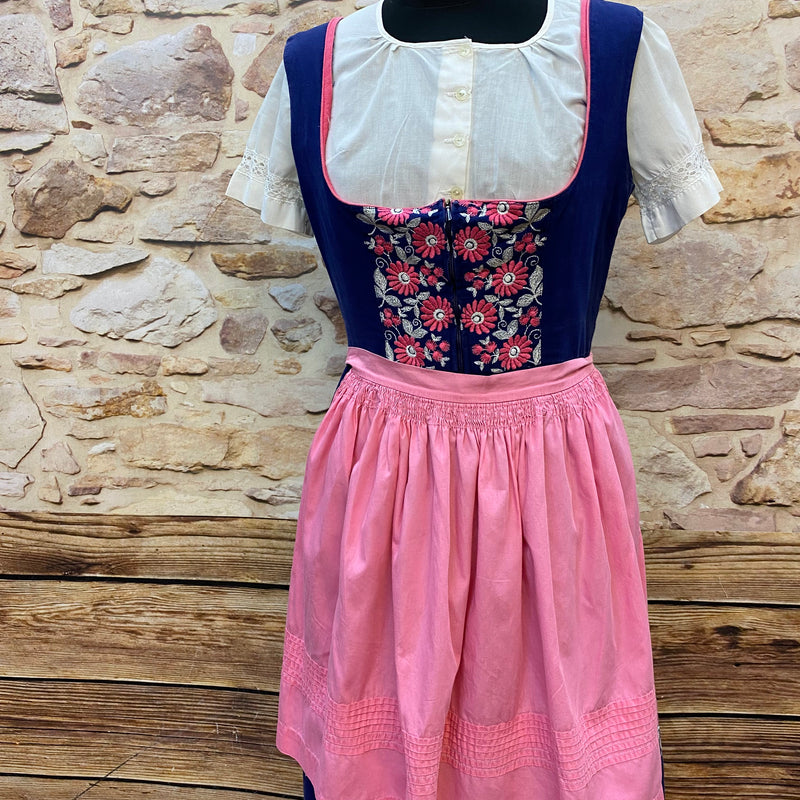 Vintage Austria Dirndl Gr. 38 blau mit Blumenstickerei, weißer Bluse und rosa Schürze