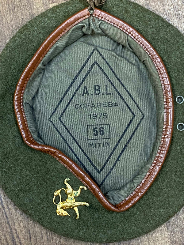 „Innenansicht eines grünen Vintage Baretts Größe 56 mit ABL Cofabeba Stempel von 1975“