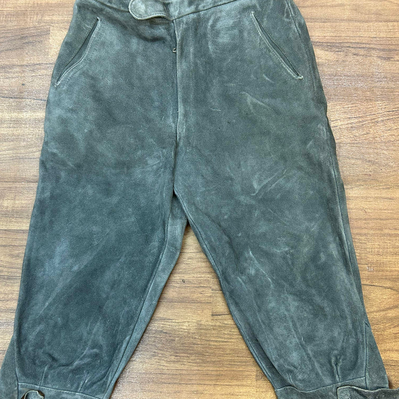 „Vintage Kniebundlederhose Herren Bergfreund grau Echtleder Vorderansicht“