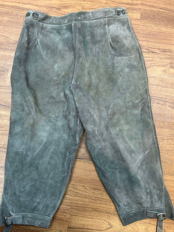 „Vintage Trachtenlederhose Herren grau Rückseite mit Patina“