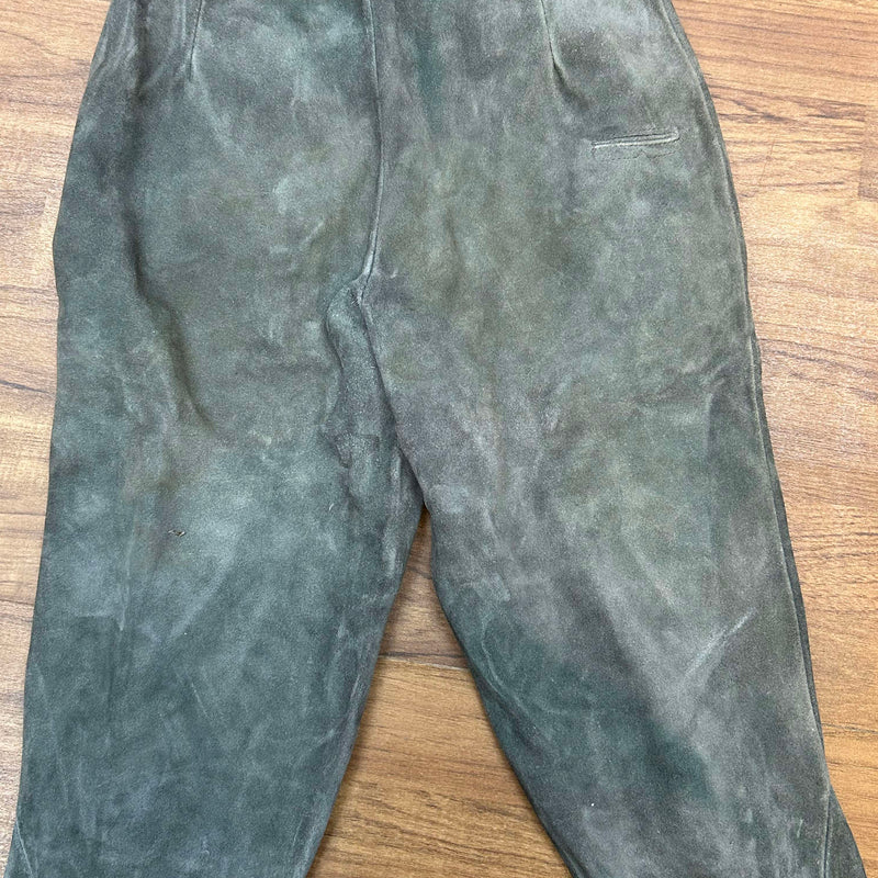 „Vintage Trachtenlederhose Herren grau Rückseite mit Patina“