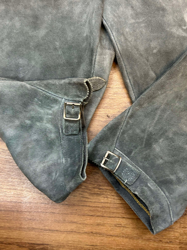 „Detail Vintage Lederhose Herren Schnallen Beinabschluss Trachtenstil“