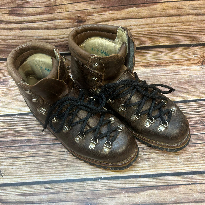 „Vintage Bergsteiger-Stiefel aus braunem Leder mit Vibram-Sohle, Gr. 42, 1970er Jahre“