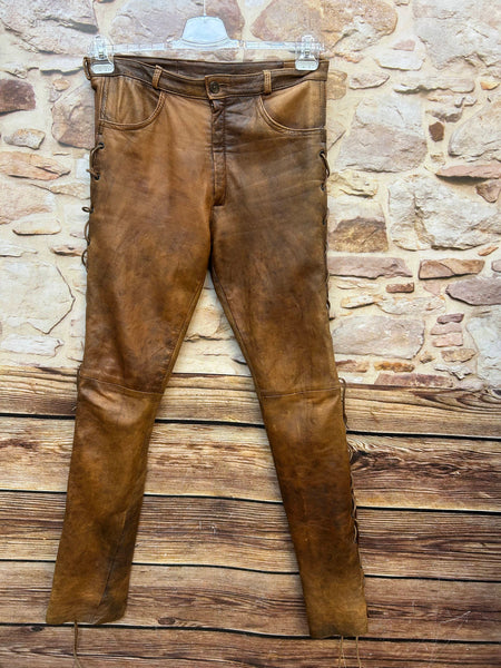 Braune Vintage-Biker-Lederhose aus weichem Leder mit seitlicher Schnürung