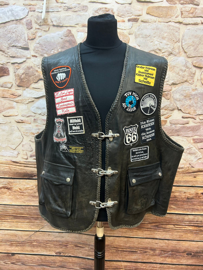 Vintage Biker-Lederweste Größe 7XL von Gensler mit Patches und großem Adler-Stick auf dem Rücken