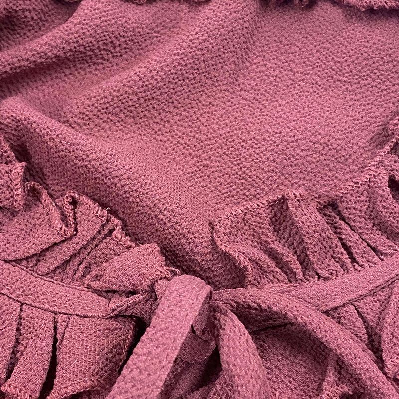 „Detailaufnahme Rüschenkragen Vintage Bluse burgunderrot mit Kordelzug“