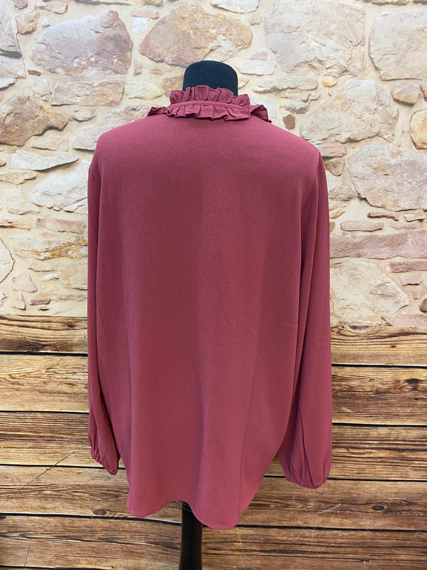 „Elegante Vintage Damenbluse in Bordeaux mit langen Ärmeln Rückansicht“