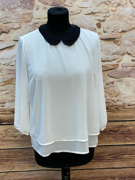 „Vintage Damenbluse creme mit schwarzem Kragen“
