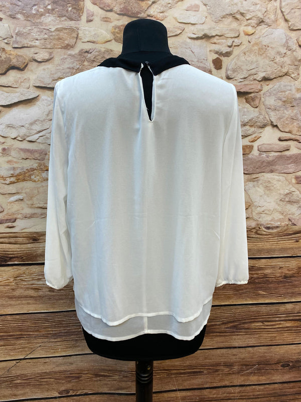Vintage Bluse Damen creme mit schwarzem Kragen – Größe S Retro Look, Ansicht 3
