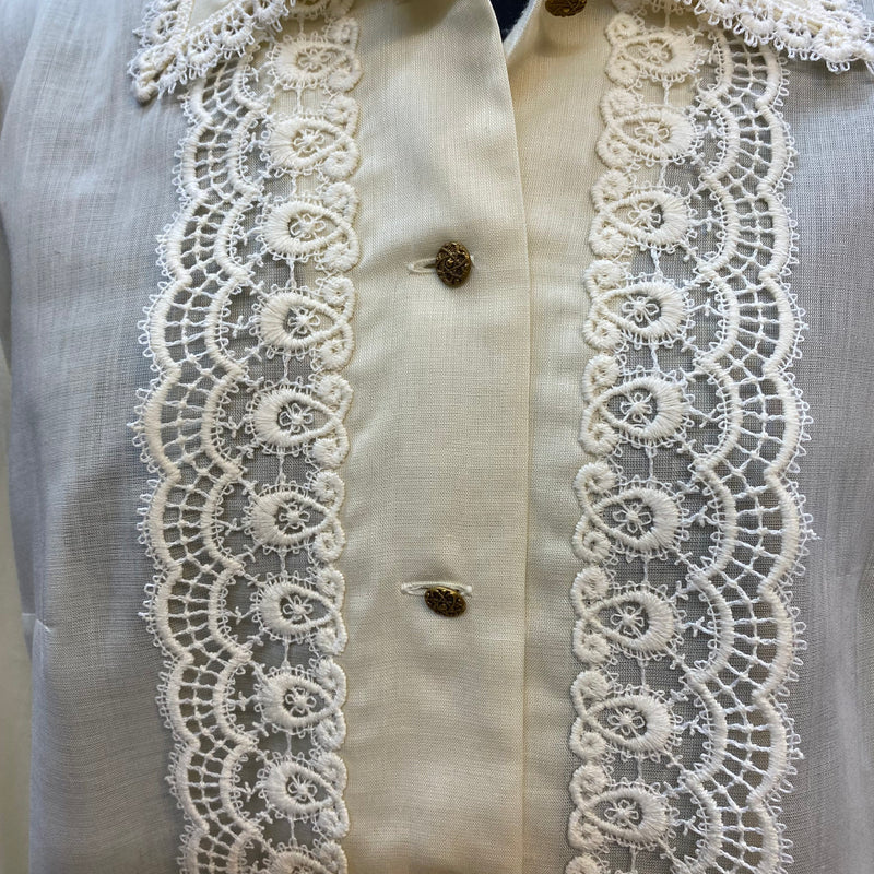 „Cremefarbene Damenbluse Vintage mit Spitzenkragen, Spitzenborten und langen Ärmeln“