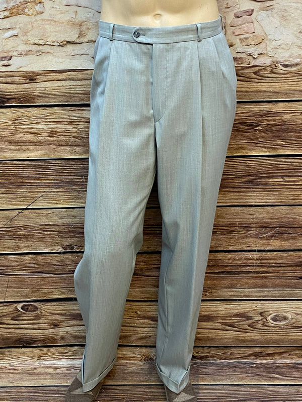 „Vintage Herren Bundfaltenhose beige elegante Stoffhose Frontansicht“