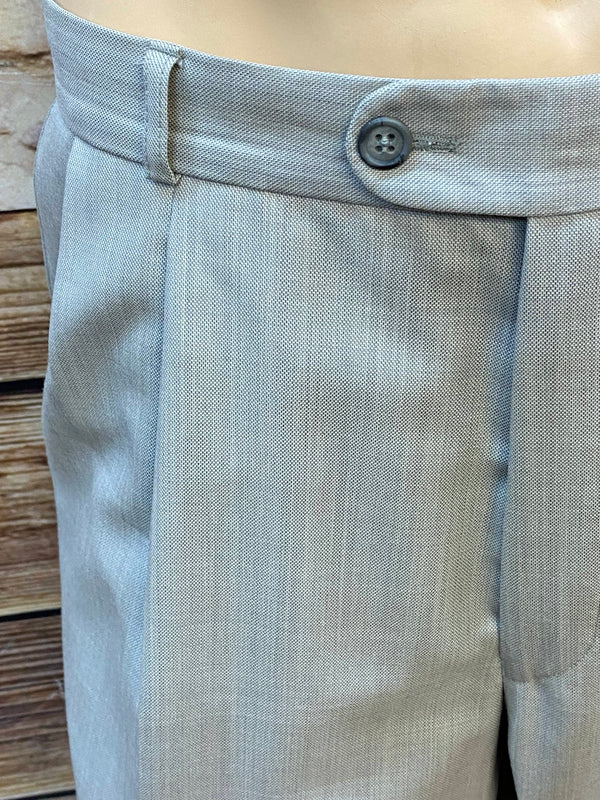 „Vintage Bundfaltenhose Herren beige Detail Bund Knopf Verschluss“