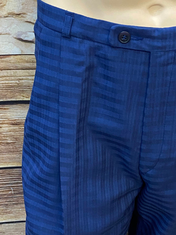 „Detail Vintage Herrenhose Trevira Schurwolle dunkle Streifenstruktur elegant“