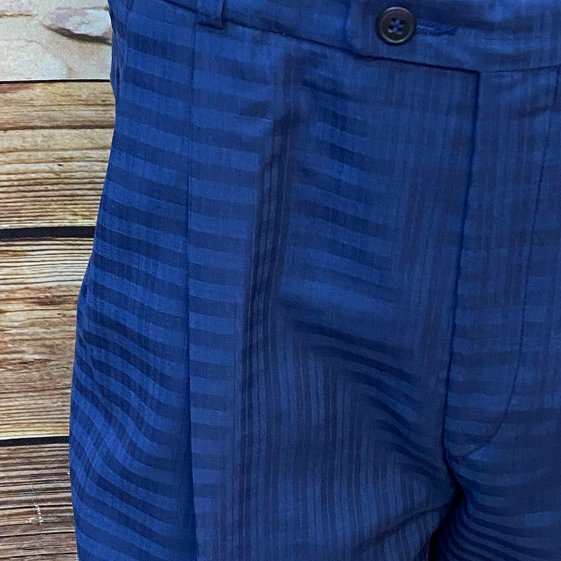 „Detail Vintage Herrenhose Trevira Schurwolle dunkle Streifenstruktur elegant“