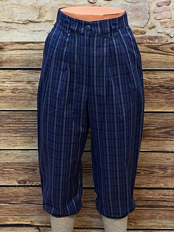 Damen Knickerbocker Größe 36, blau-grau kariert mit Rot, 20er-Jahre-Stil, ungetragen, Bundweite 70 cm, Schrittlänge 53 cm, Länge 84 cm, Vintage Deadstock.