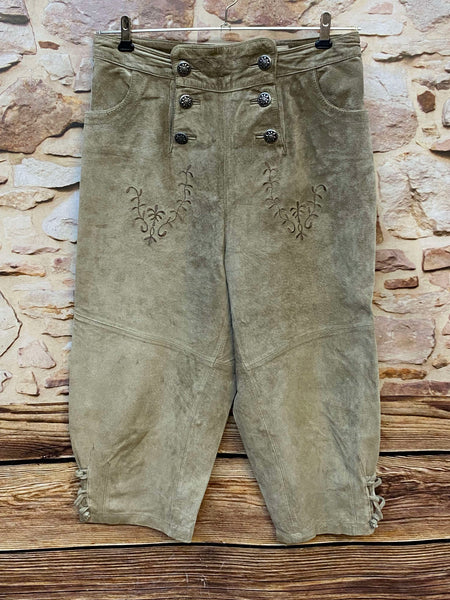 Vintage Damen Kniebundlederhose Landhaus Größe 44 aus beige-grauem Schweinsveloursleder mit Edelweiß-Knöpfen und Stickerei