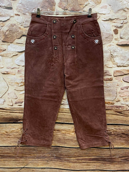 Vintage Damen Kniebundlederhose Größe 40 aus rotbraunem Veloursleder mit Edelweiß-Stickerei und Trachtenlatz