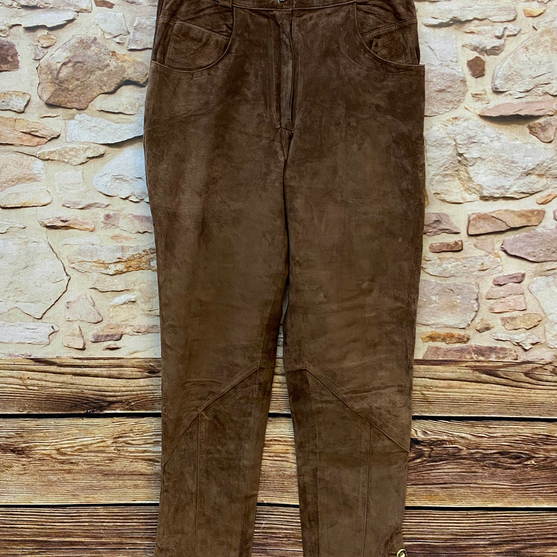 „Vintage Damen Lederhose aus braunem Echtleder in Größe 42 – Vorderansicht“