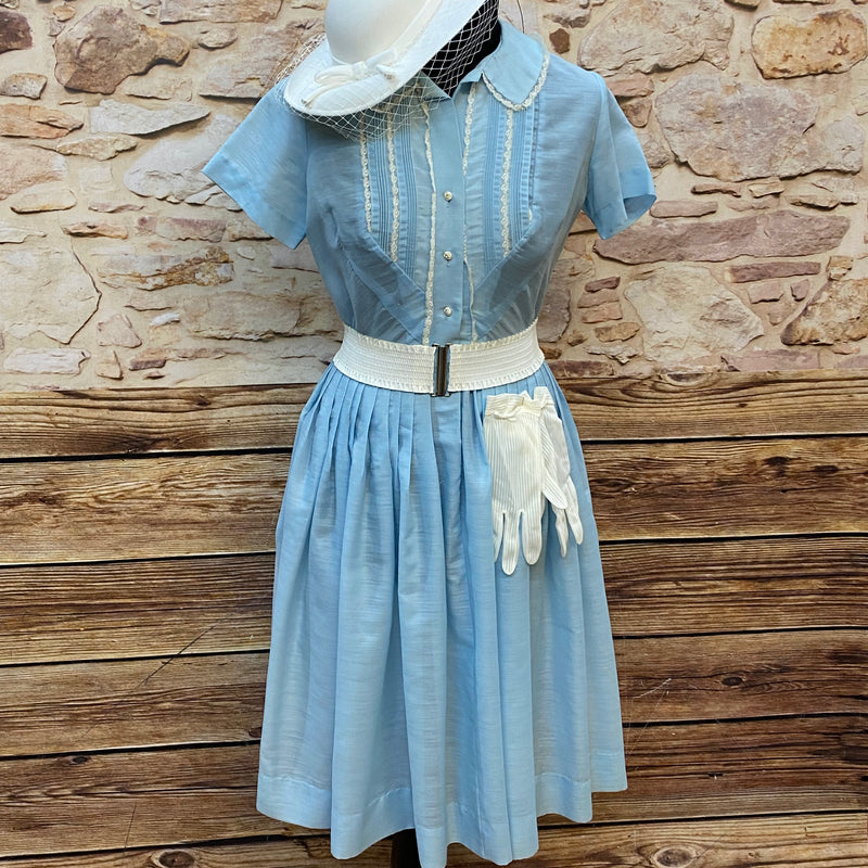 True Vintage Damen Outfit Gr. 34 in Hellblau mit weißem Hut und Handschuhen