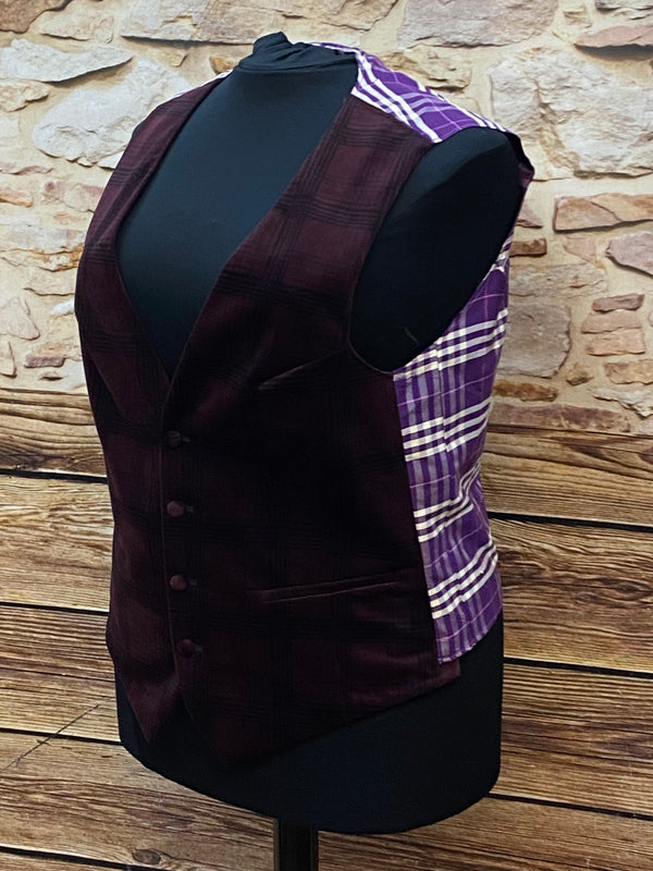„Vintage Damen Weste bordeaux kariert Samtoptik Größe 48 Vorderansicht“