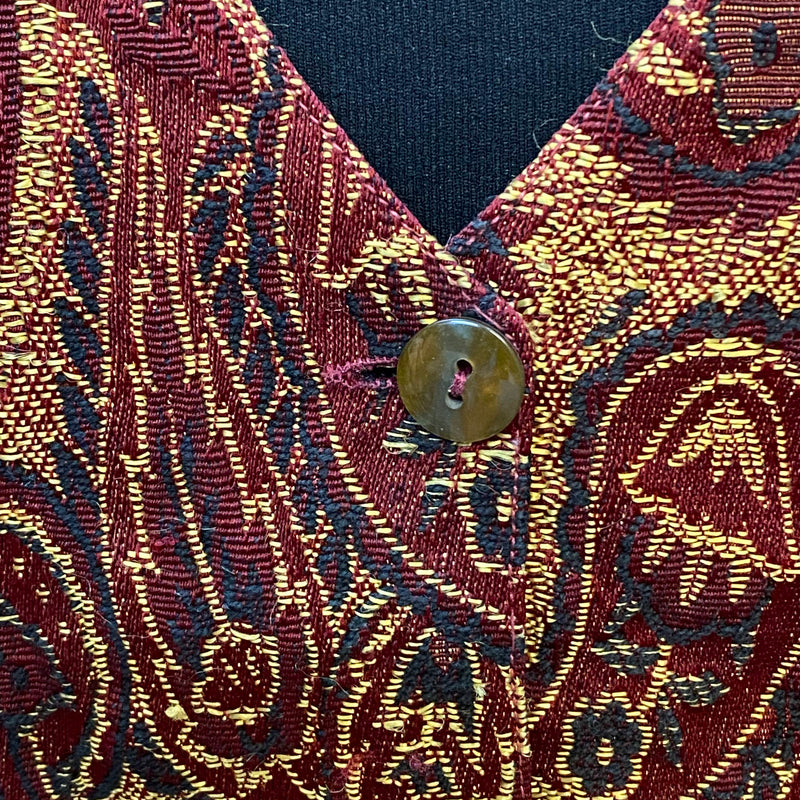 „Detailansicht Paisley Weste Damen rot gold Knopfleiste Vintage Look“
