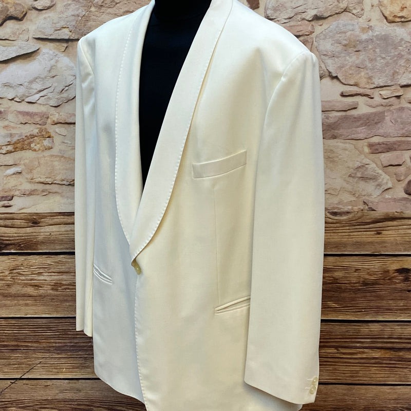 „Elegantes Vintage Smoking Sakko creme Herren mit Schalkragen Detailansicht“