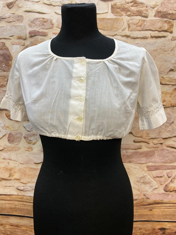 Vintage Austria Dirndl Gr. 38 – Blau mit Blumenstickerei, Bluse & rosa Schürze