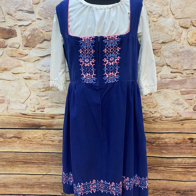 Vintage Dirndl Gr. 46/48 Dunkelblau bestickt mit Bluse & rosa Spitzenschürze, Ansicht 4