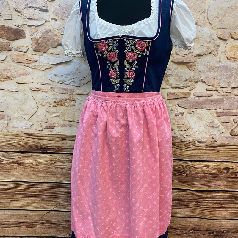 Vintage Dirndl Gr. 40 dunkelblau mit Rosenstickerei, weißer Bluse und rosa Schürze