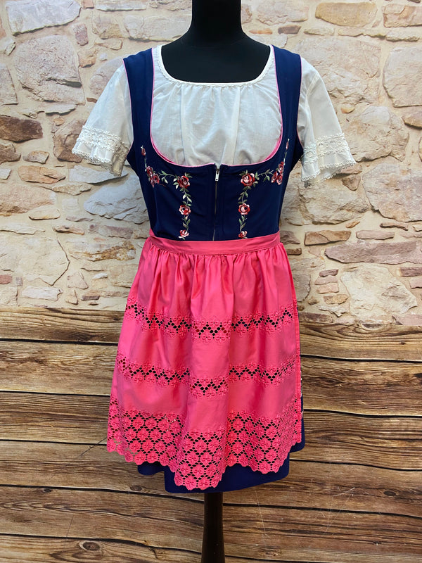 Vintage Dirndl Gr. 42 dunkelblau mit Blumenstickerei, weißer Bluse und rosa Spitzenschürze