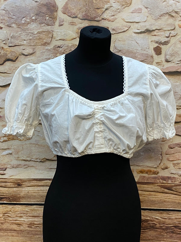 „Weiße Vintage Dirndlbluse 1990er mit Quadrat-Ausschnitt, Raffung und Lochspitzen-Ärmeln, Größe 40“