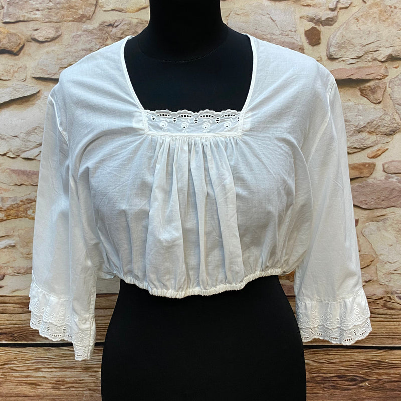 „Vintage Dirndlbluse weiß mit quadratischem Ausschnitt und Spitze, Größe 44“