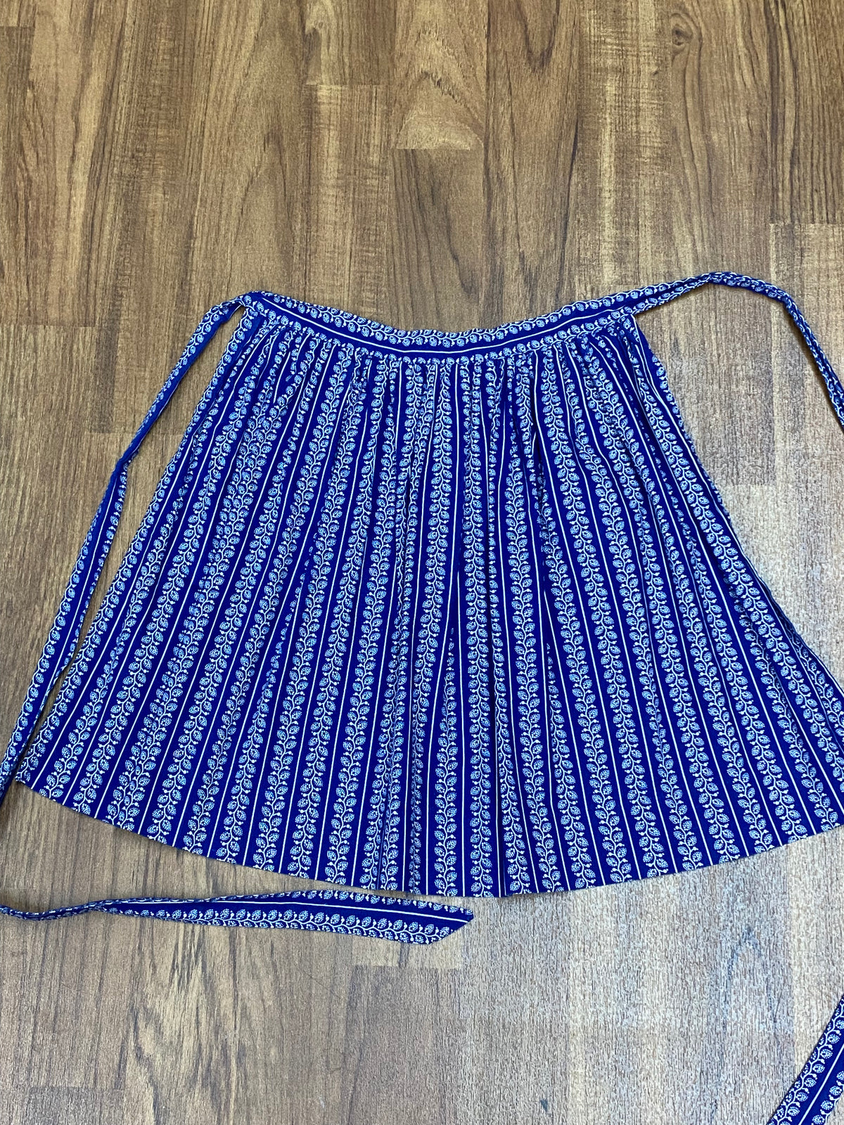 Vintage Dirndl-Schürze Trachtenschürze in blau Länge  40 cm