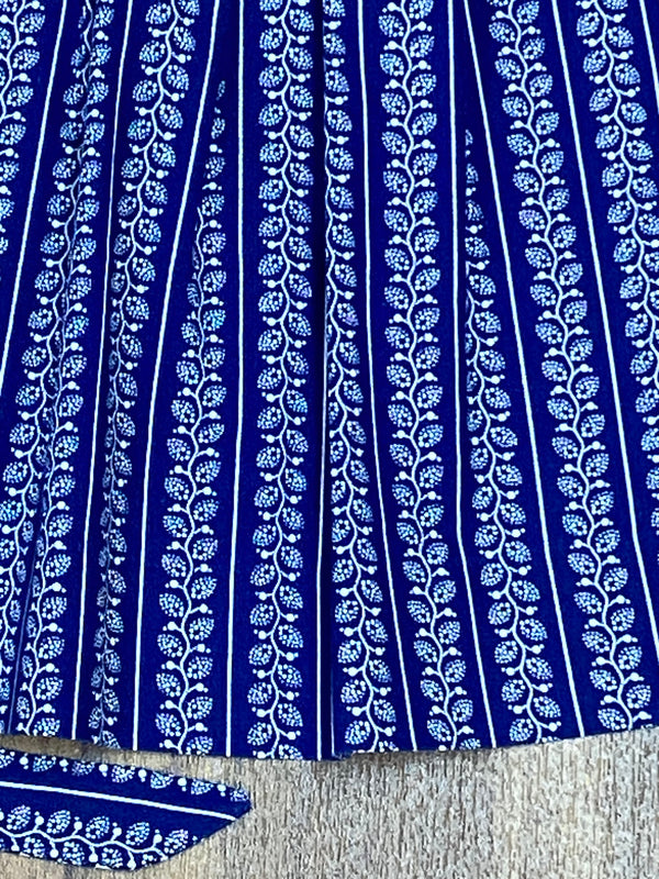 Dirndl-Schürze Damen – Blau mit weißem Rankenmuster, 40 cm, Baumwoll-Mischgewebe, vintage
