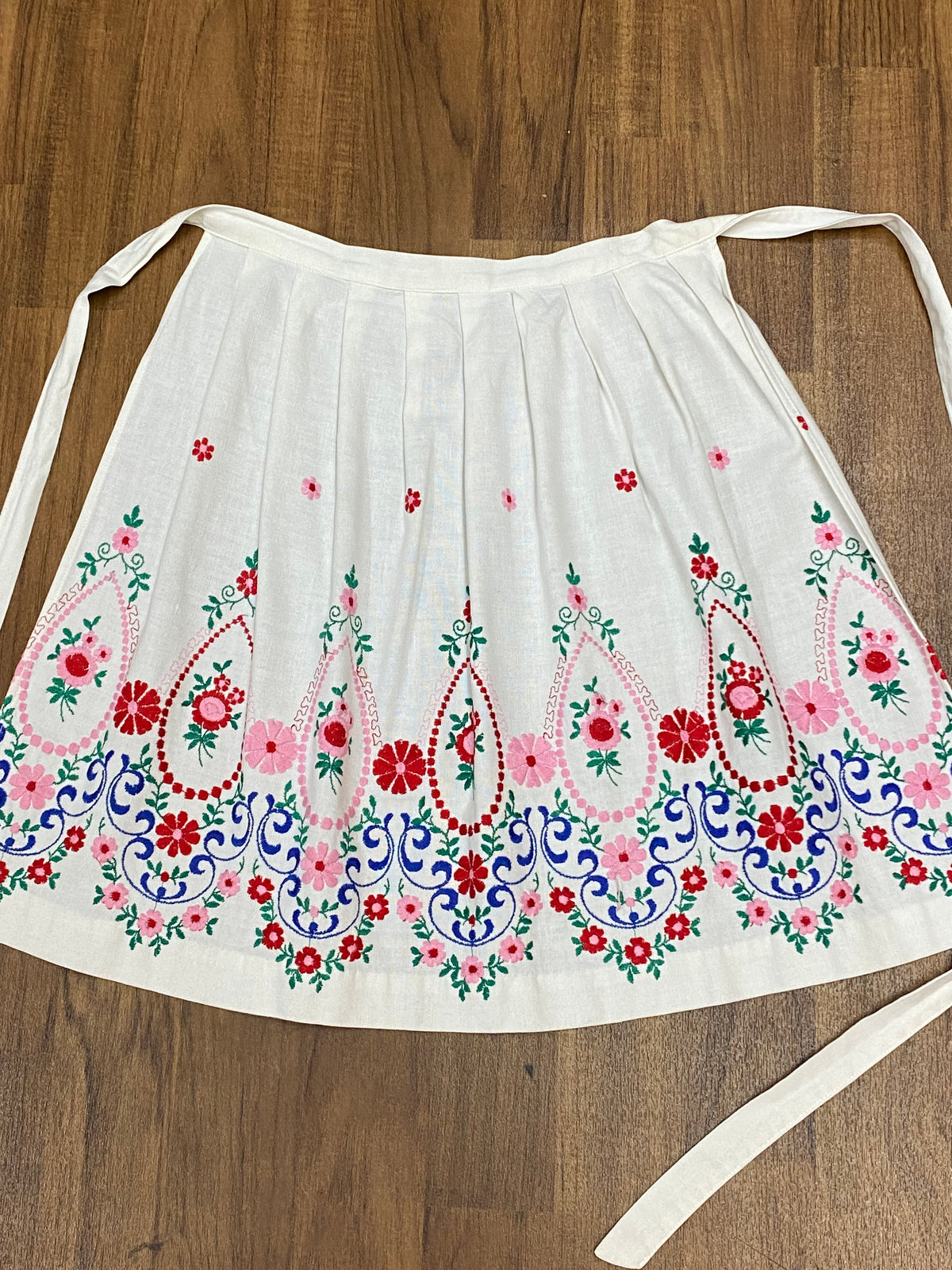 Dirndl-Schürze Damen – Weiß, handbestickt, 47 cm, Baumwolle, vintage