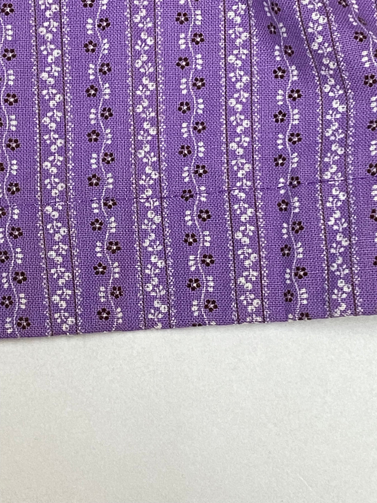 Dirndl-Schürze Damen – Flieder, weiße Ranken, 57 cm, Baumwolle, vintage