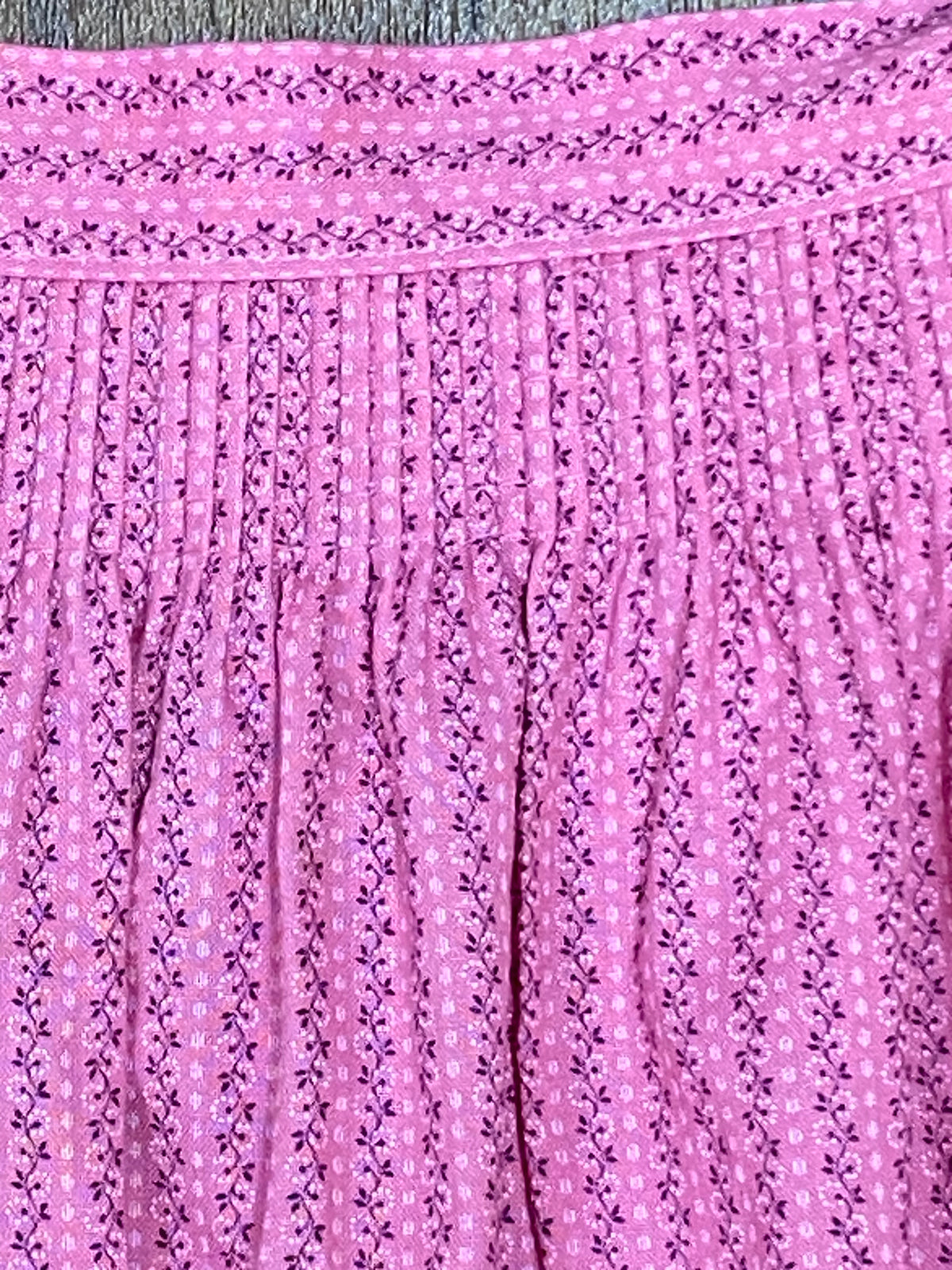 Dirndl-Schürze Damen – Altrosa mit Blumenranken, 66 cm, Baumwolle, vintage, Gr. M