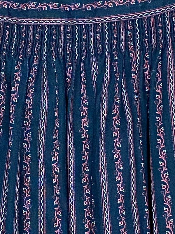 Dirndl-Schürze Damen – Schwarz mit roten Ranken, 75 cm, Baumwolle, Vintage von Hanne Modell