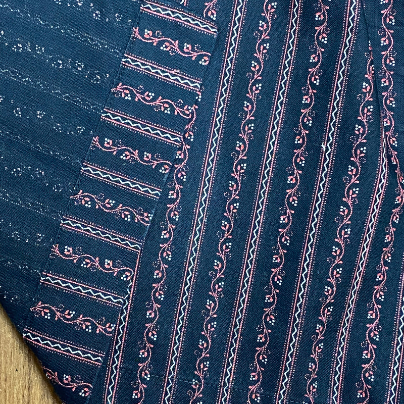 Dirndl-Schürze Damen – Schwarz mit roten Ranken, 75 cm, Baumwolle, Vintage von Hanne Modell