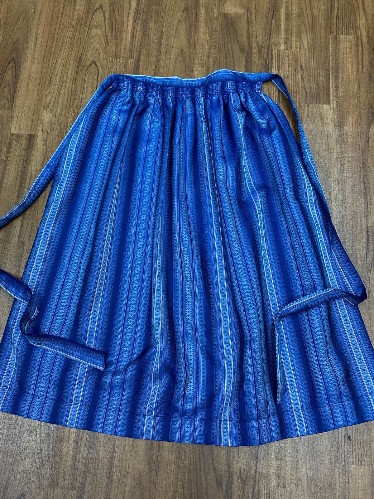 Lange Vintage Dirndlschürze für Trachten-Kleid in blau gemustert 85 cm