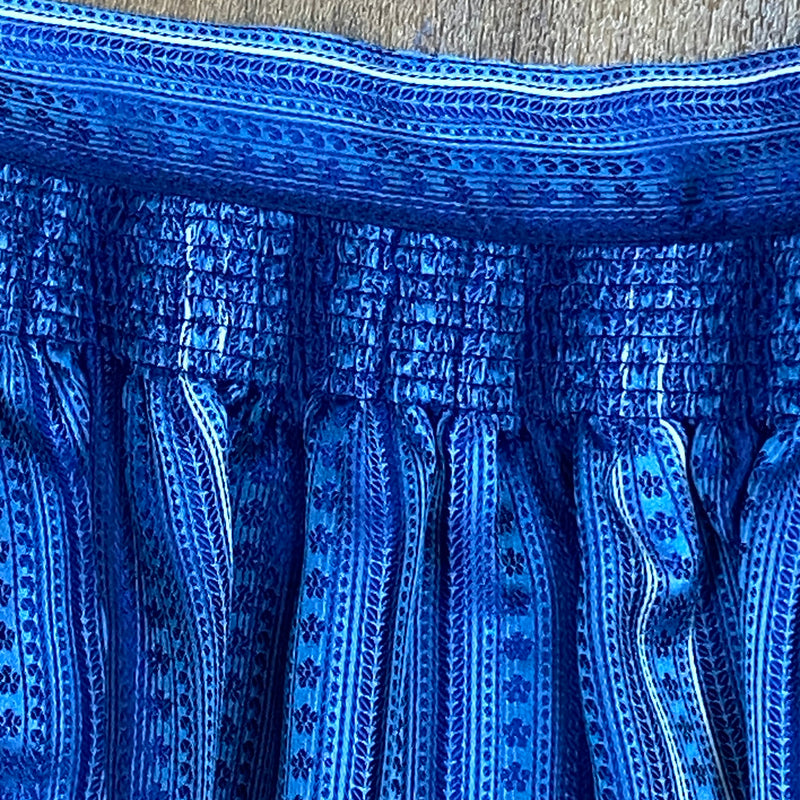 Dirndlschürze Länge 85 cm – Blau mit Streifenmuster