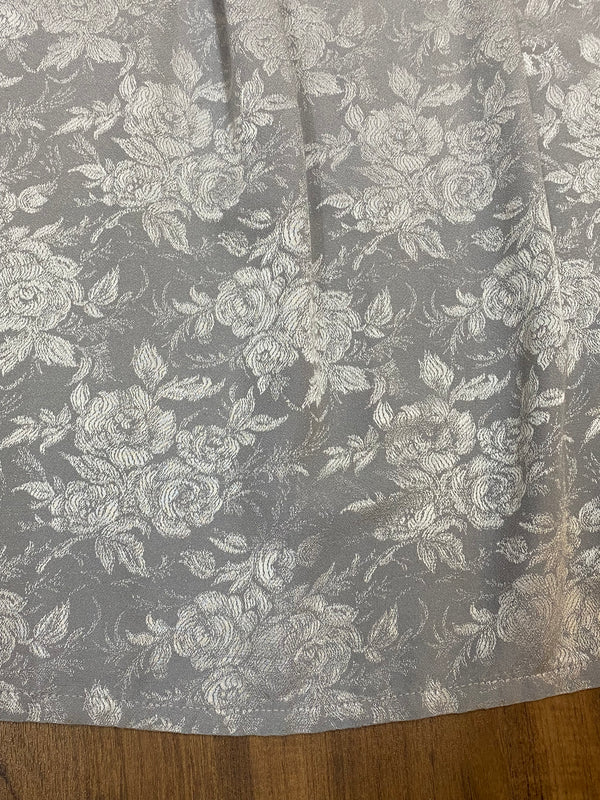 Vintage Dirndlschürze – Größe 93 cm – Silber/Grau mit floraler Struktur