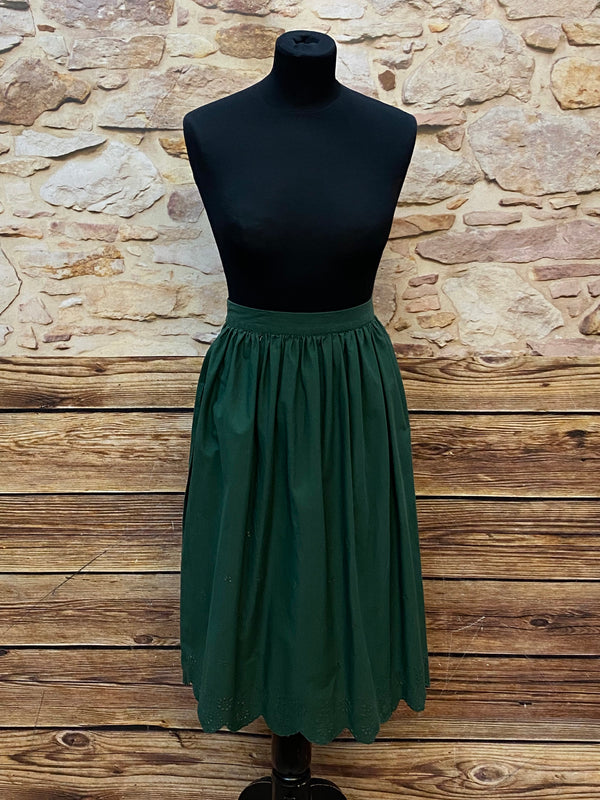 „Dunkelgrüne Vintage-Dirndlschürze mit Muschelsaum, Bundweite 36 cm.“