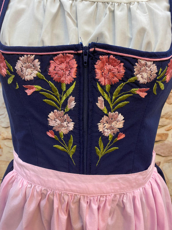 Vintage Dirndl Gr. 38 - Dunkelblau mit Blumenstickerei & rosa Schürze, Ansicht 3