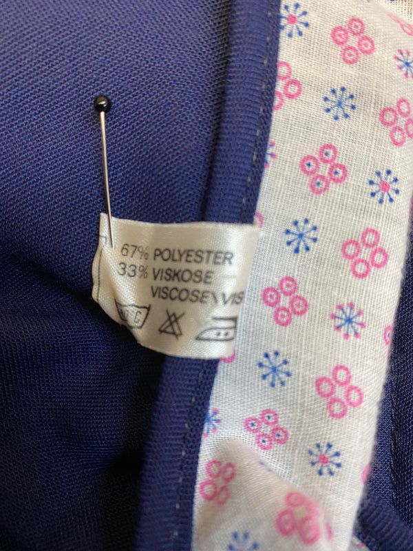 Vintage Dirndl Gr. 38 - Dunkelblau mit Blumenstickerei & rosa Schürze, Ansicht 8