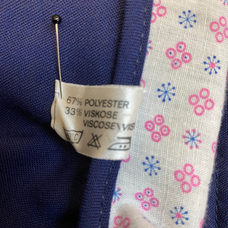 Vintage Dirndl Gr. 38 - Dunkelblau mit Blumenstickerei & rosa Schürze, Ansicht 8